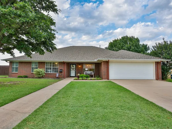 1916 College St, Gainesville, TX 76240