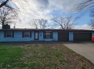 1911 Yale Dr, Scott City, MO 63780