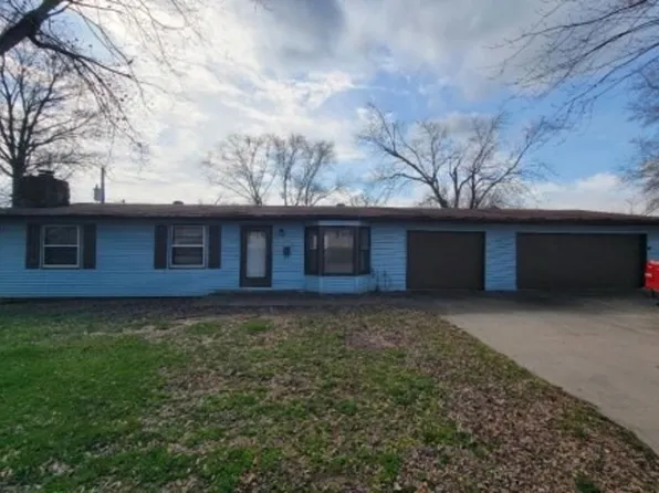1911 Yale Dr, Scott City, MO 63780