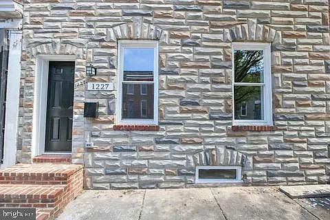 2nd image of 1227 Washington Blvd