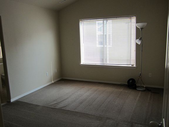 4th image of 4272 SE Russell St