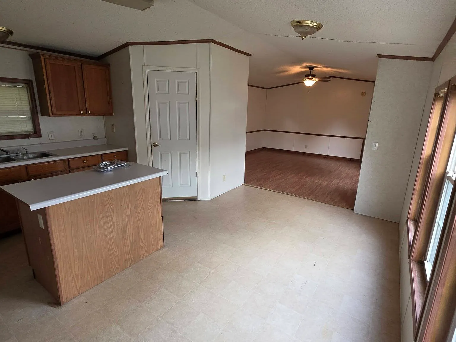 3 bed, $895 — Photo 4
