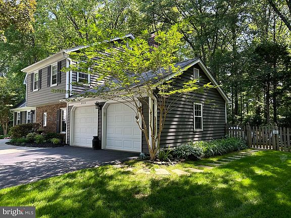 4th image of 9518 Heathwood Ct