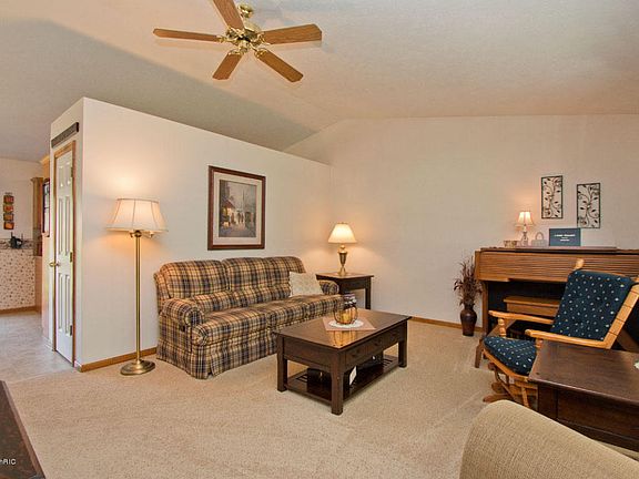 5th image of 440 Carpenter Ave NW