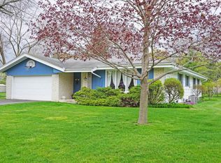 1120 Yorktown Dr, Oconomowoc, WI 53066