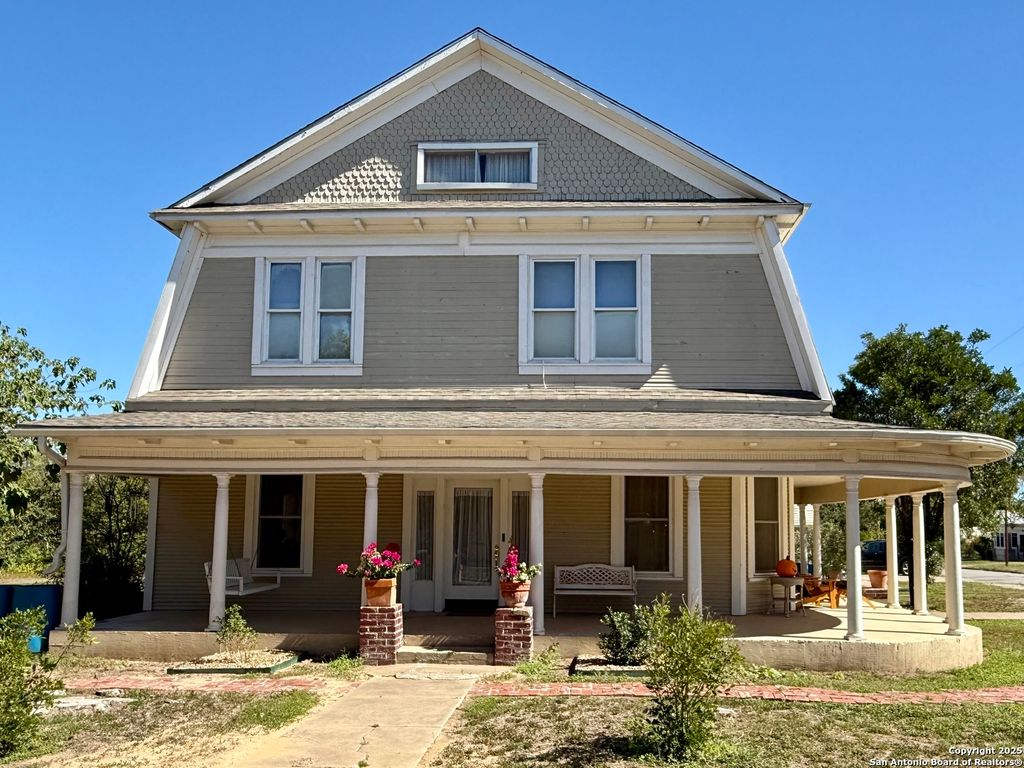 323 S 6th, Kenedy, TX
