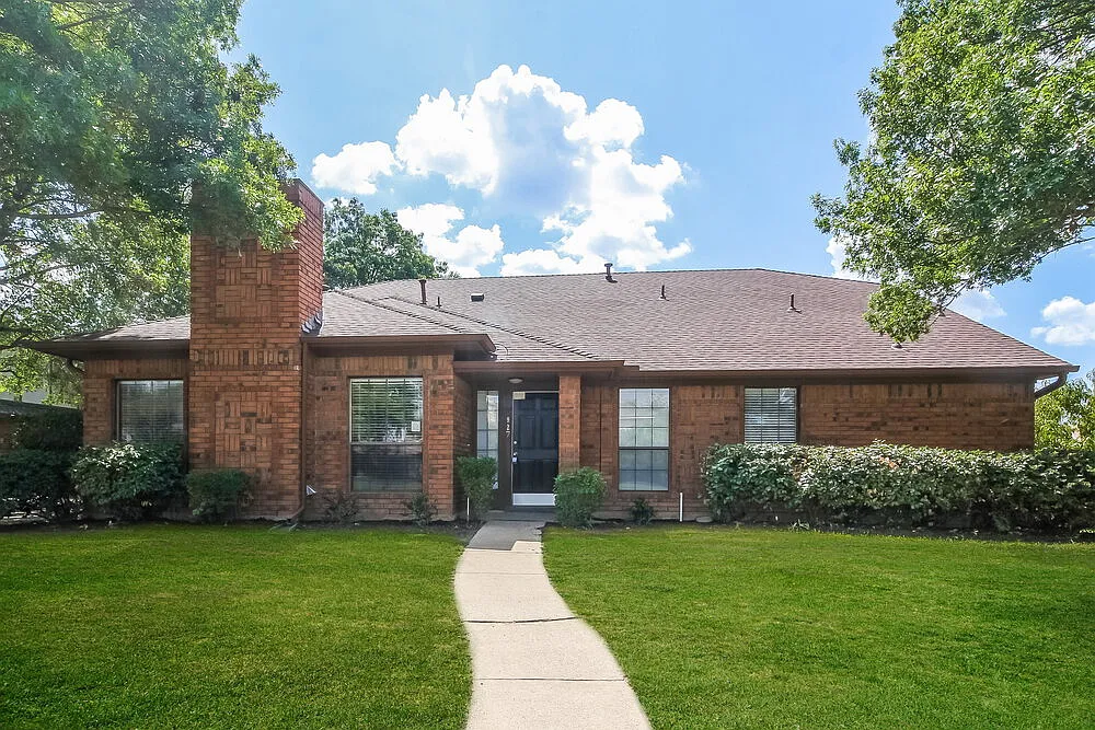 4 bed, 2.5 bath, 1982 sqft, $2,350 — Photo 1