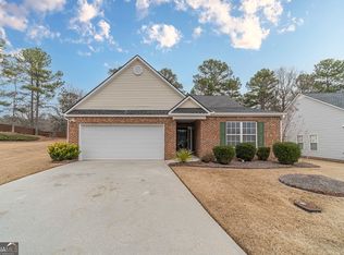 946 Village View Cir, Loganville, GA