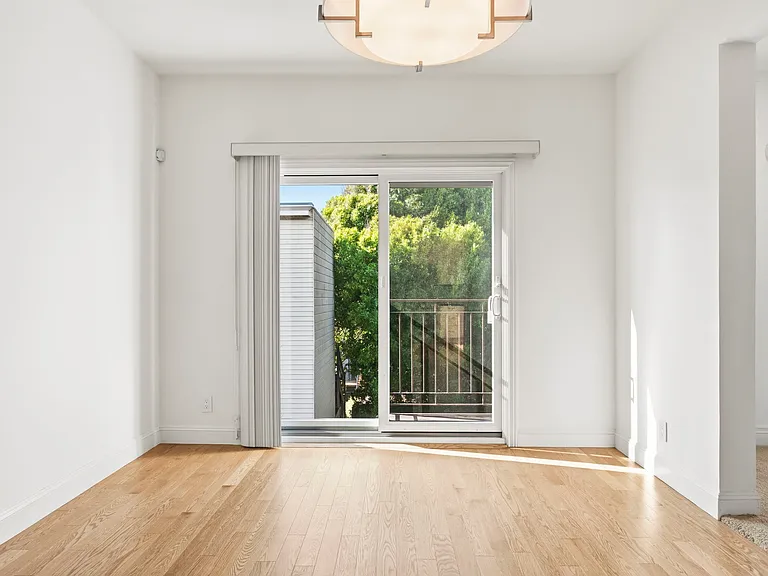 1924 Filbert St #2 — Photo 4