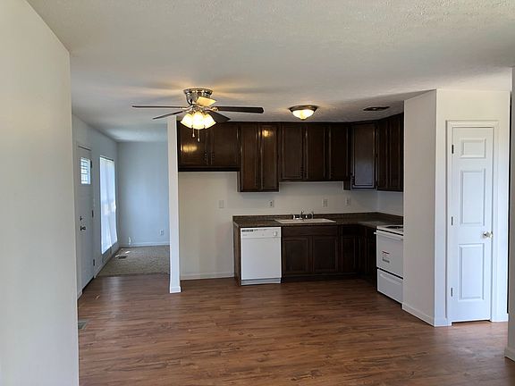 3rd image of 4129 Hoover Ct