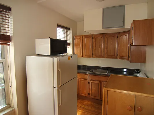 Rented by Joel Weisz, LREB | media 15