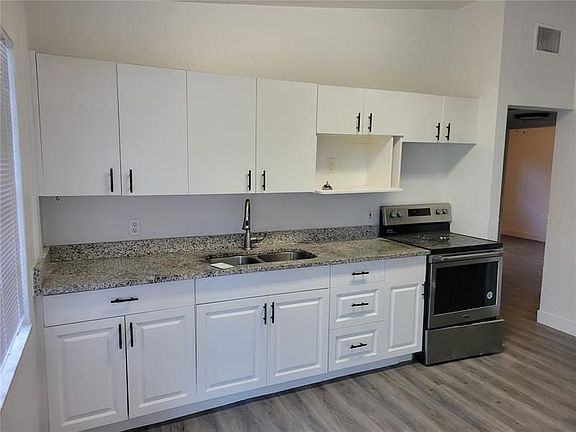 3rd image of 1121 Pinellas St APT B
