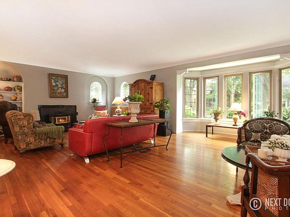 5th image of 901 Iroquois Dr SE