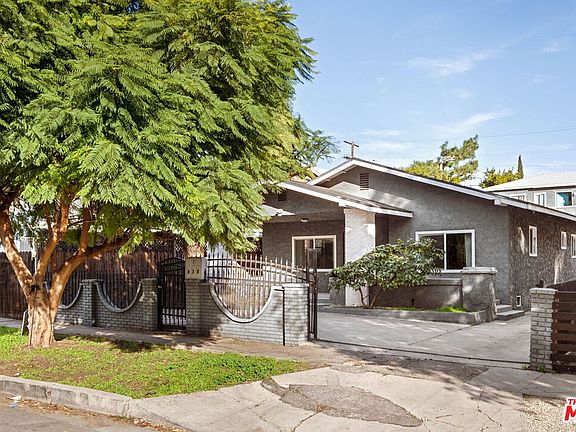3rd image of 838 N Ridgewood Pl