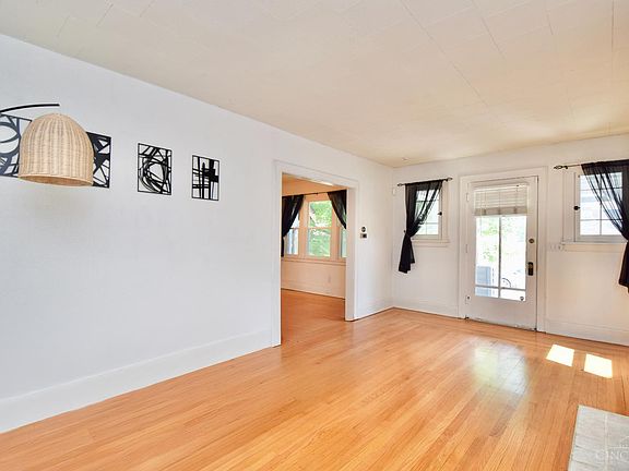 4th image of 2513 Williams Ave