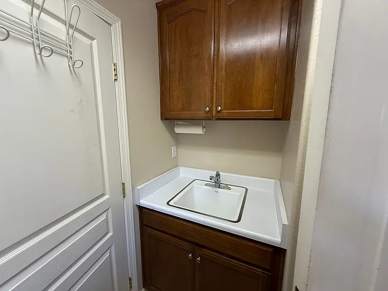 4024 Eastport Dr — Photo 16