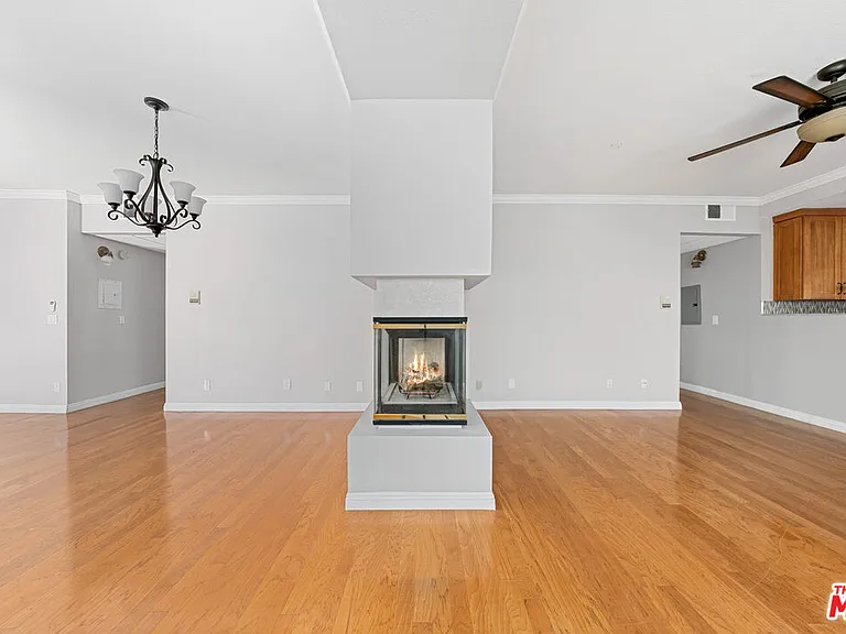 14937 Dickens St #109 — Photo 11