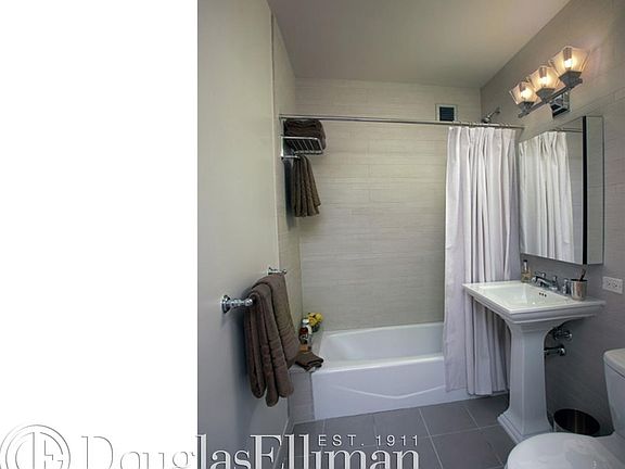 2nd image of 1510 Lexington Ave APT 3d