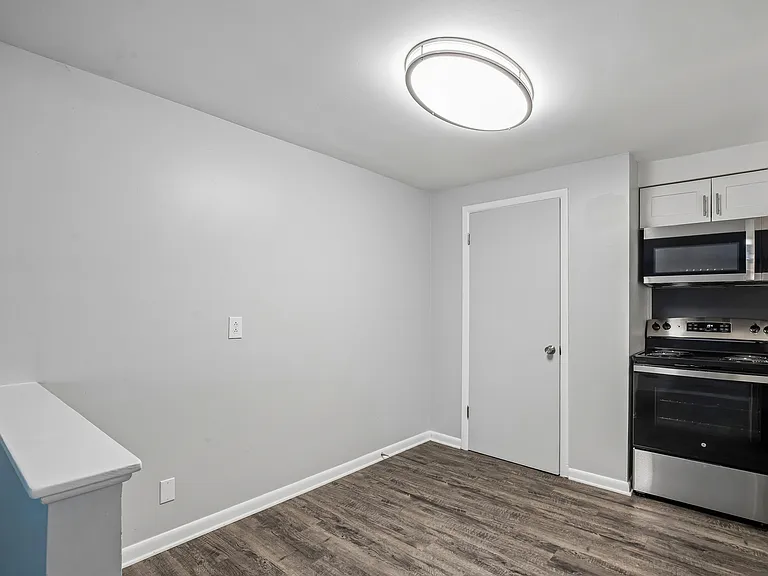 Roberts Park Apartments — Photo 27