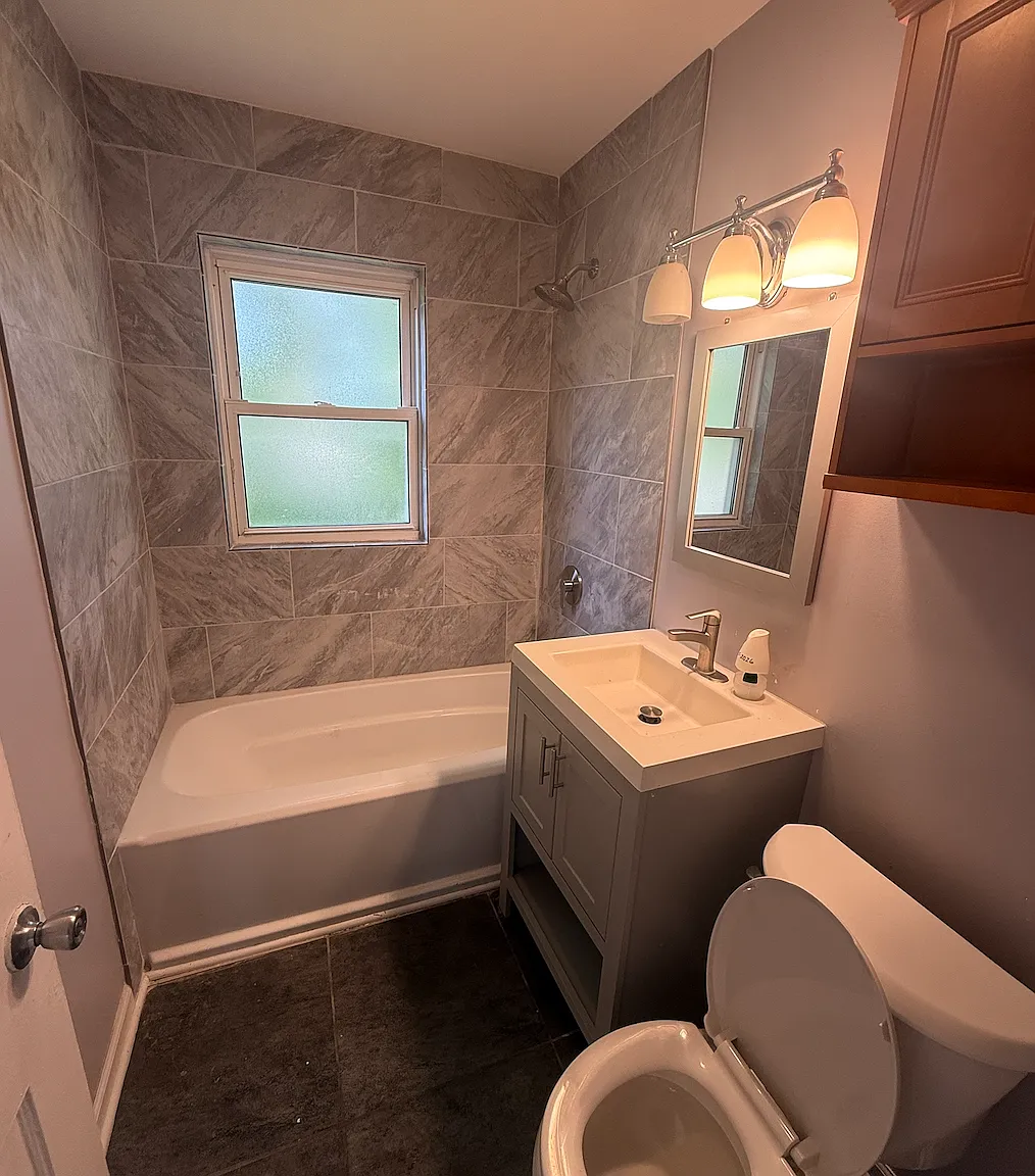4 bed, 894 sqft, $1,800 — Photo 2