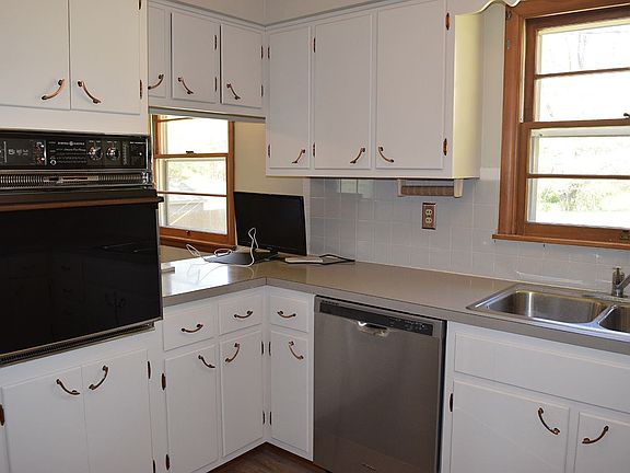 4th image of 3915 Clement St