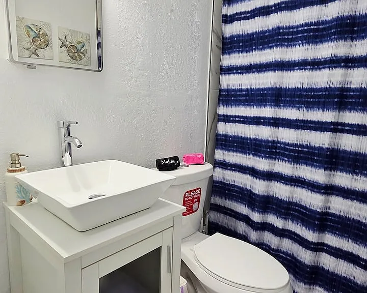 2401 E Annie St — Photo 2