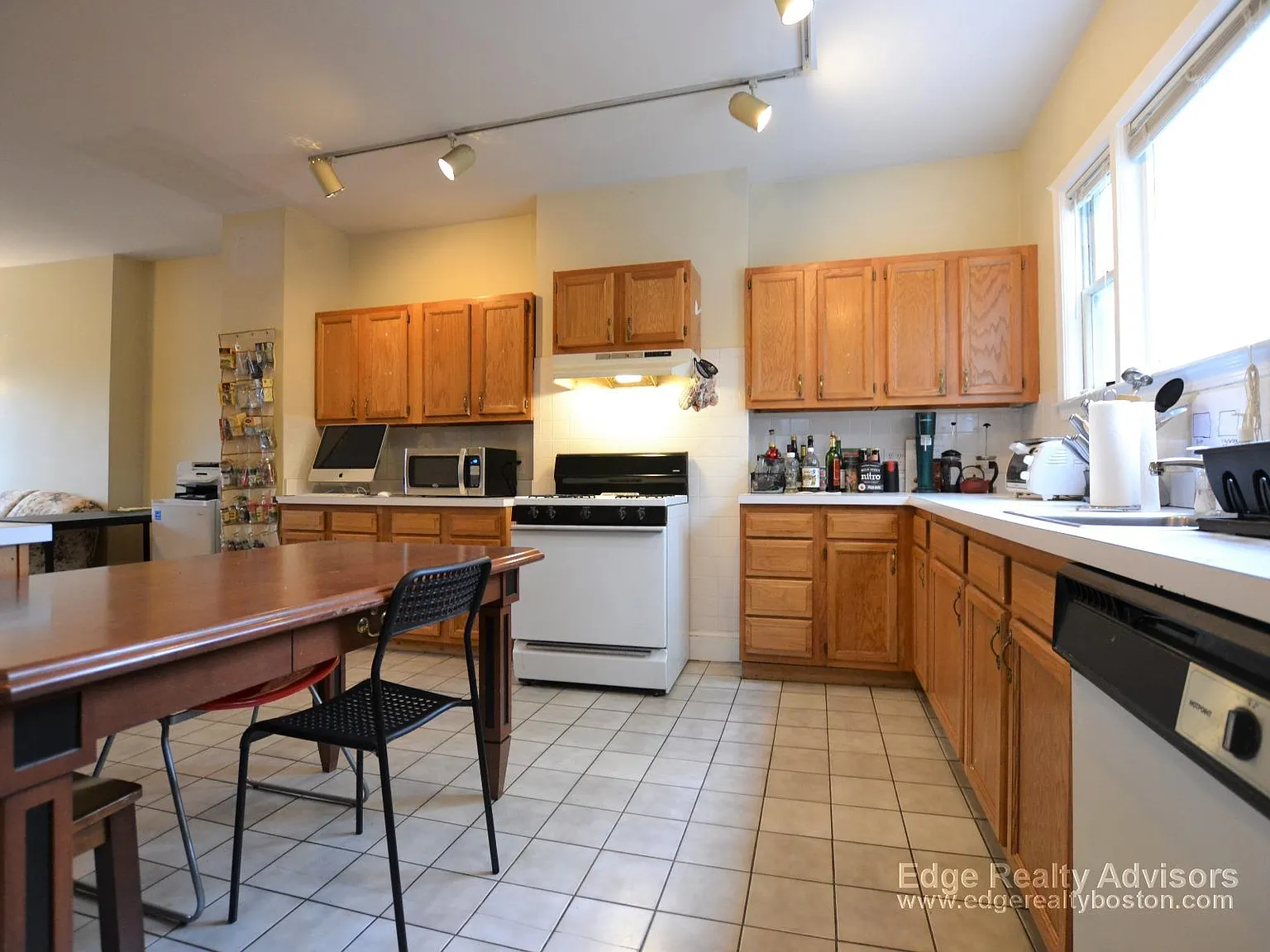 4 bed, 2000 sqft, $4,400 — Photo 2
