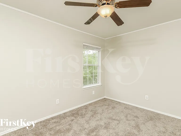 315 Donalan Dr — Photo 12