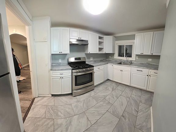3rd image of 124 Kingsboro Ave APT 6