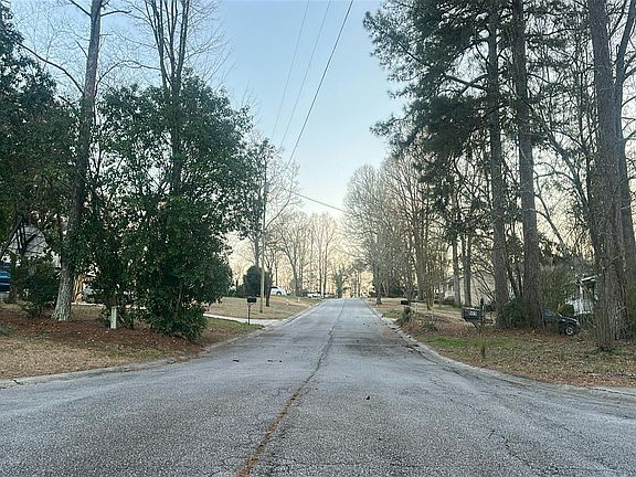 5th image of 285 Amanda Ct