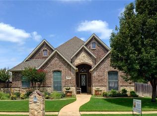 8400 Park Brook Ct, North Richland Hills, TX 76182