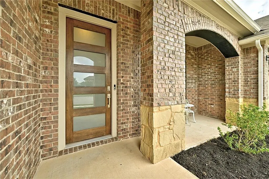 4 bed, 3.0 bath, 2825 sqft, $2,698 — Photo 3