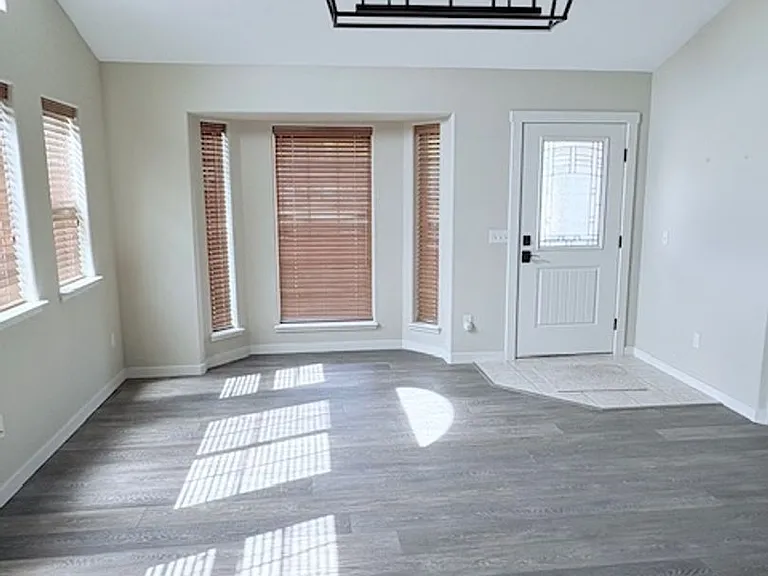 161 Northlake Ave — Photo 4