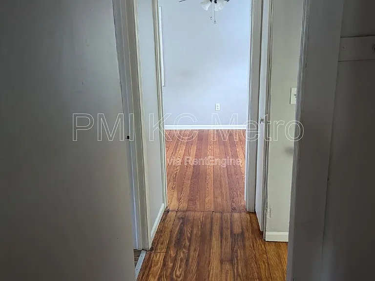 724 S Grand Ave — Photo 13