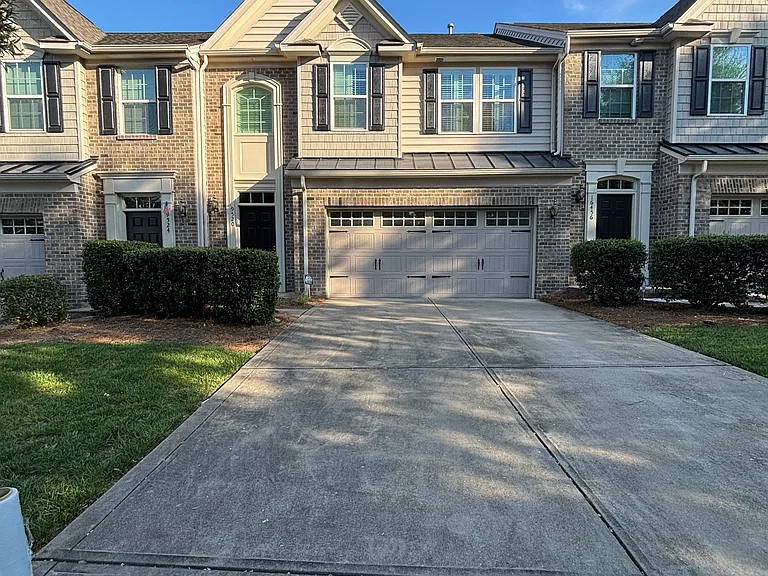 9520 Alice McGinn Dr — Photo 1