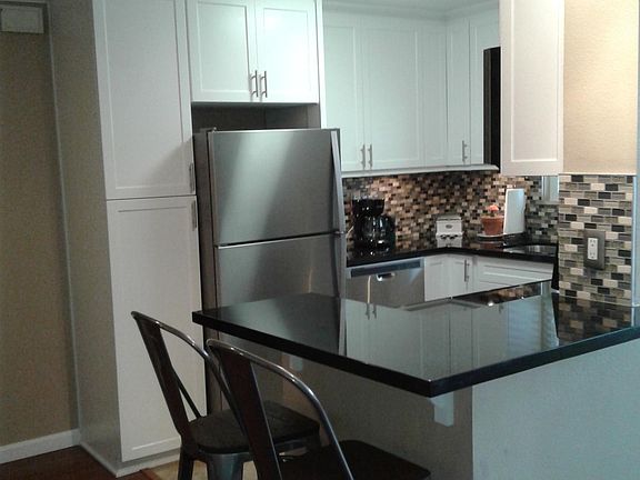 4th image of 4411 Louisiana St