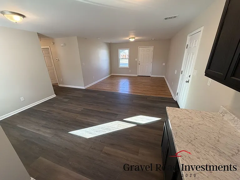 2925 35th Ave — Photo 5