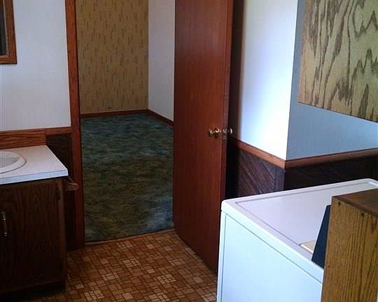 4th image of 68501 410th St