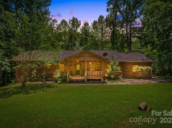 135 Logan Ct, Lake Lure, NC 28746