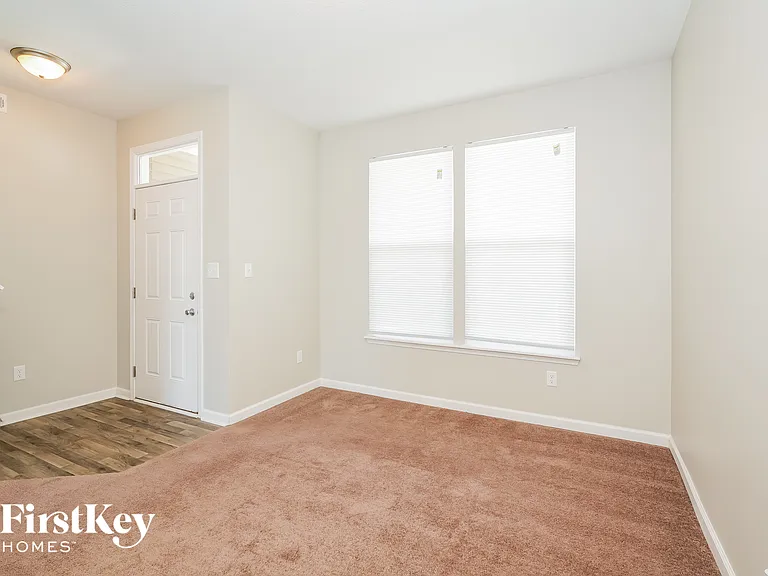 7847 Danube St — Photo 2