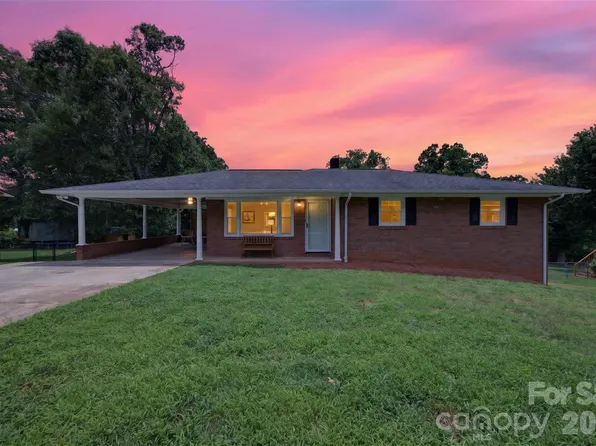 2671 Terrace Dr, Granite Falls, NC 28630