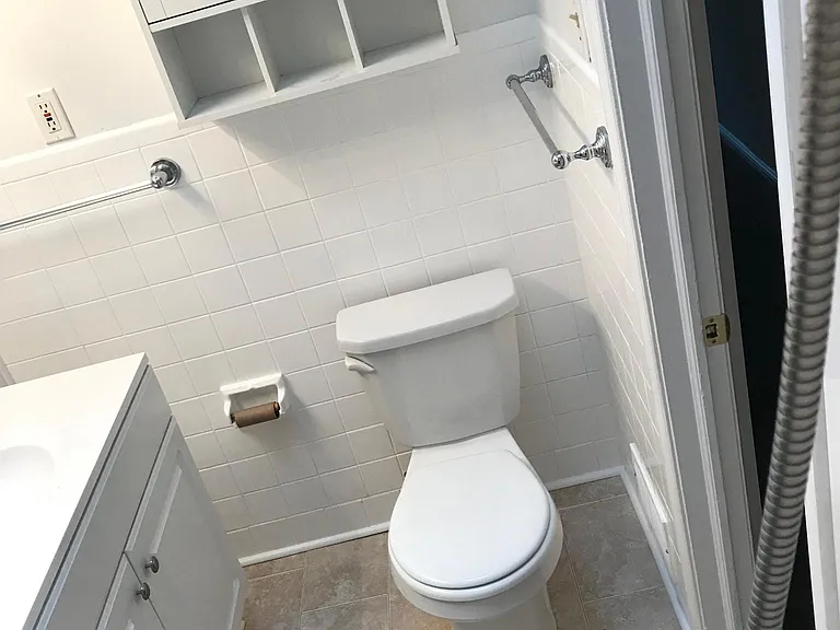 1090 Taylor Dr — Photo 15
