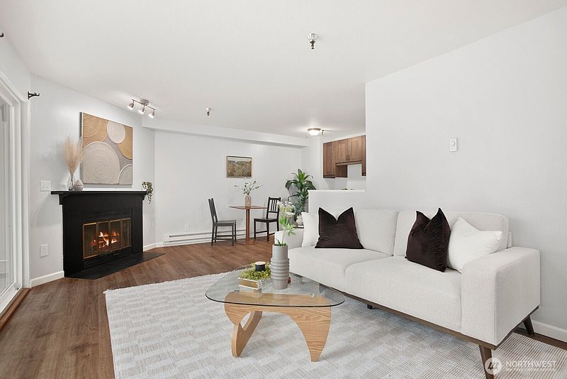 4th image of 1100 Ave NE Harrington Avenue NE #211