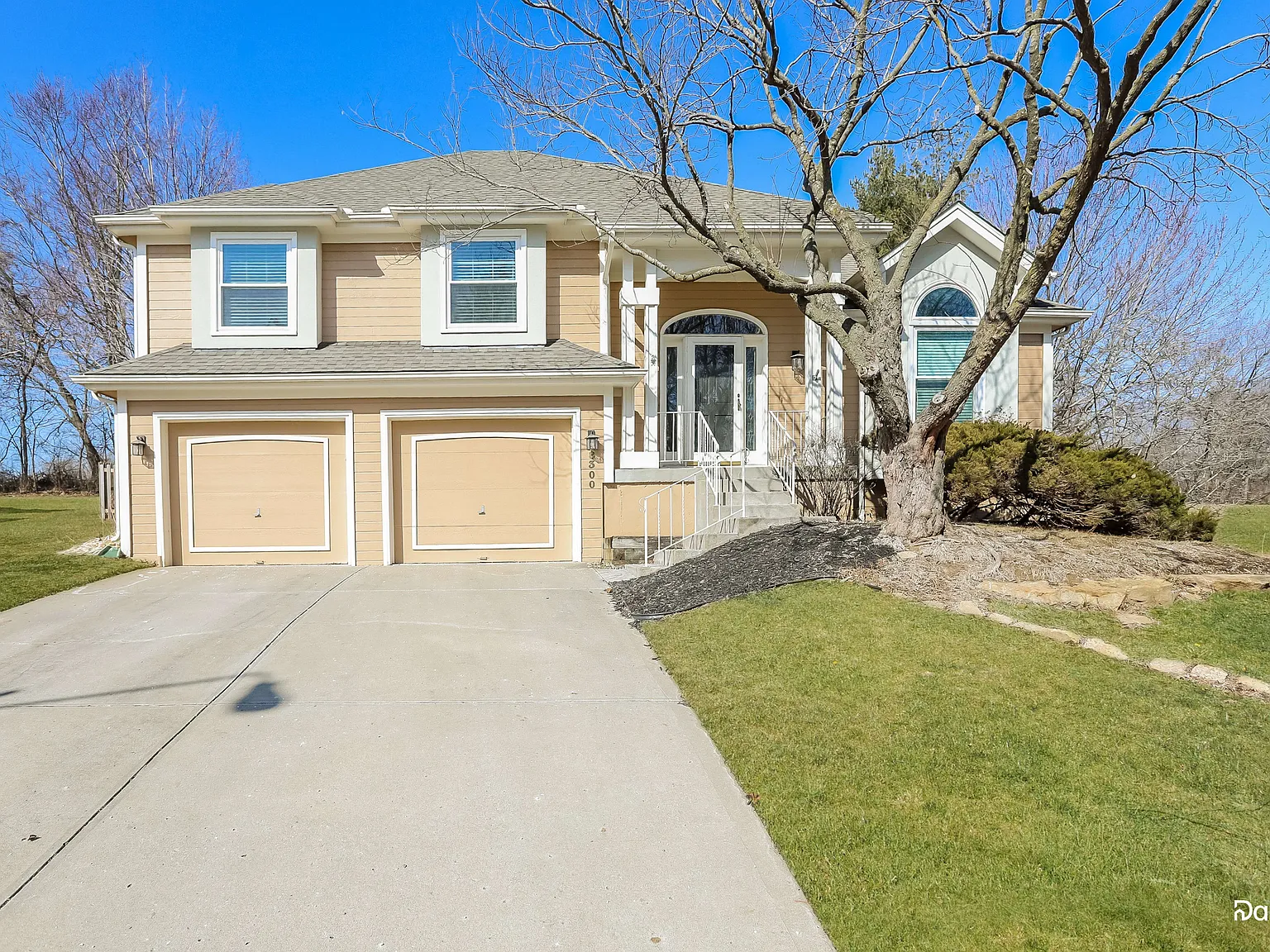 4 bed, 3.0 bath, 2443 sqft, $2,465 — Photo 1
