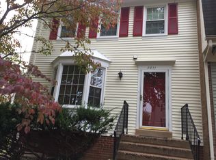 2811 Knollside Ln, Vienna, VA 22180