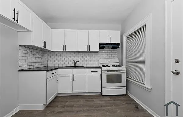 3 bed, $1,700 — Photo 1