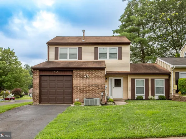 35 Princess Ln, Newtown, PA 18940