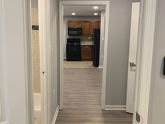 4th image of 6001-2 N 17th St #105