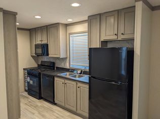 300 Forrest Ave #67, Springfield, IL 62702