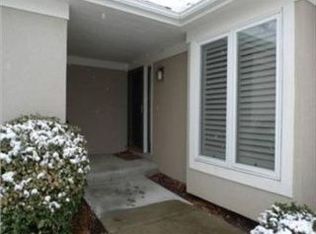 800 Chessington Ct, Liberty, MO 64068